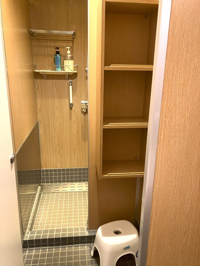 シャワー室